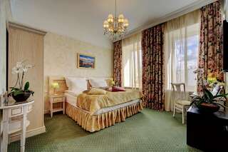 Гостиница Золотой треугольник Санкт-Петербург Двухместный номер Делюкс с 1 кроватью или 2 отдельными кроватями-1