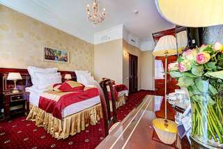 Гостиница Золотой треугольник Санкт-Петербург Двухместный номер Делюкс с 1 кроватью или 2 отдельными кроватями-11